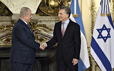 Prime Minister Benjamin Netanyahu, left, shakes hands with Argentina's President Mauricio Macri before a working meeting at the Casa Rosada presidential house in Buenos Aires on September 12, 2017.  (AFP / JUAN MABROMATA)