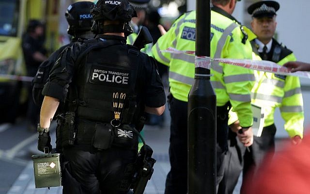 Armed British police officers stand on duty outside Parsons Green underground tube station in west London on September 15, 2017, following an explosion. (AFP/Daniel Leal-Olivas)