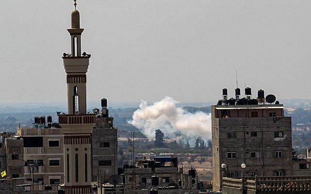 A picture taken on September 17, 2017, in Rafah in the southern Gaza Strip, along the border with Egypt, shows smoke billowing from Egypt's North Sinai. (AFP/SAID KHATIB) A picture taken on September 17, 2017, in Rafah in the southern Gaza Strip, along the border with Egypt, shows smoke billowing from Egypt's North Sinai. (AFP/SAID KHATIB)