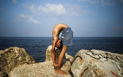 Yousef al-Bahtini, a 12-year-old Palestinian boy invited to break the record for 'fastest time to travel 20 meters in a contortion roll' by Guinness World Records, shows off his acrobatic skills at the seaport in Gaza City on September 20, 2017. (AFP Photo/Mohammed Abed) Yousef al-Bahtini, a 12-year-old Palestinian boy invited to break the record for 'fastest time to travel 20 meters in a contortion roll' by Guinness World Records, shows off his acrobatic skills at the seaport in Gaza City on September 20, 2017. (AFP Photo/Mohammed Abed)