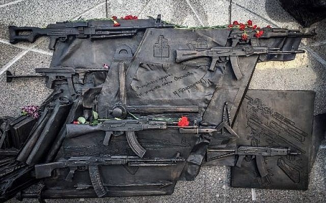 Red faces as Russia's Kalashnikov monument shows Nazi gun | The