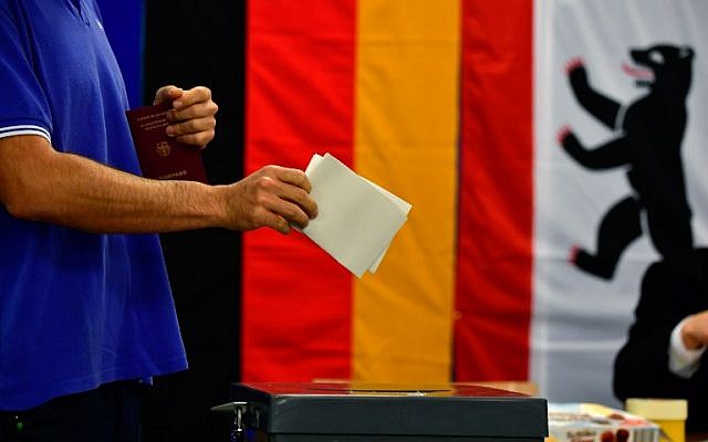 A man casts his ballot at a polling station in Berlin during general elections on September 24, 2017. (AFP PHOTO / Tobias SCHWARZ) A man casts his ballot at a polling station in Berlin during general elections on September 24, 2017. (AFP PHOTO / Tobias SCHWARZ)