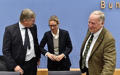 (L-R) Leadership members of the hard-right party AfD (Alternative für Deutschland) Joerg Meuthen, Alice Weidel and Alexander Gauland leave after addressing a press conference on the day after the German General elections on September 25, 2017 in Berlin. (AFP PHOTO / John MACDOUGALL)