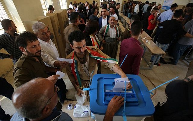 Iraqi Kurds casts their votes in the Kurdish independence referendum in the city of Kirkuk in northern Iraq, on September 25, 2017. (AFP PHOTO/AHMAD AL-RUBAYE) Iraqi Kurds casts their votes in the Kurdish independence referendum in the city of Kirkuk in northern Iraq, on September 25, 2017. (AFP PHOTO/AHMAD AL-RUBAYE)