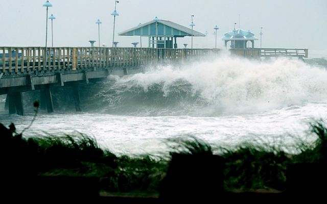 Large waves produced by Hurricane Irma crash into the end of Anglins Fishing Pier September 10, 2017 in Fort Lauderdale, Florida. (Chip Somodevilla/Getty Images/AFP)