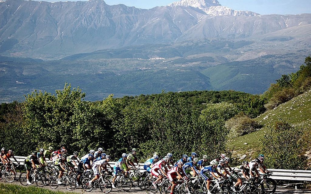 An illustrative photo of the 2012 Giro D'Italia. (CC, BY-SA Wikimedia)