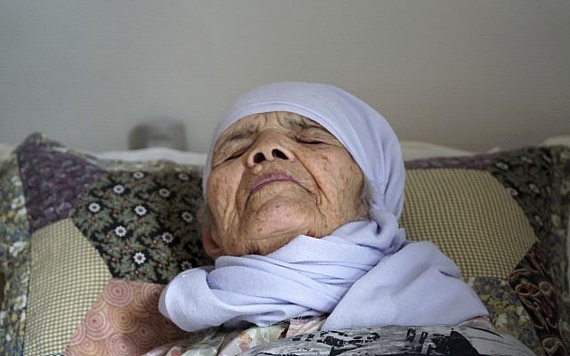 106-year old Afghan refugee Bibihal Uzbeki lies in bed in Hova, Sweden, September 3, 2017. (AP Photo/David Keyton) 106-year old Afghan refugee Bibihal Uzbeki lies in bed in Hova, Sweden, September 3, 2017. (AP Photo/David Keyton)