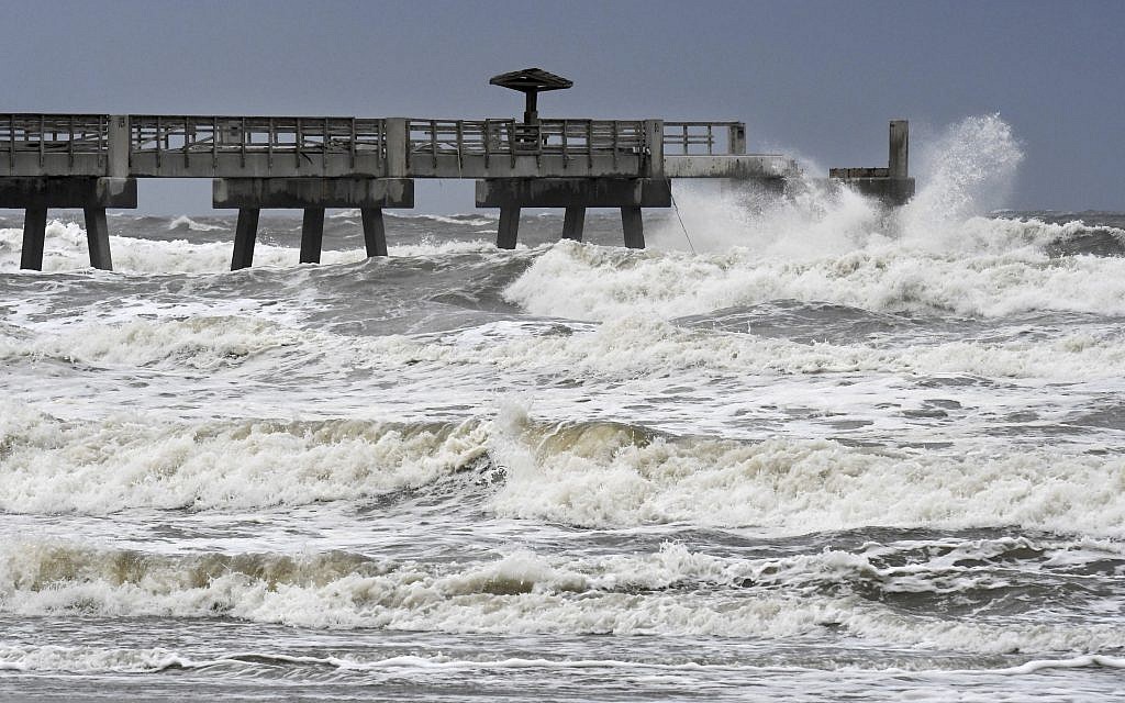 Waves crash on the Jacksonville Beach Fishing Pier in  Jacksonville Beach, Florida, as Hurricane Irma approaches Florida on September 9, 2017. (Bob Mack/The Florida Times-Union via AP)