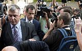 Former New York Democrat Congressman Anthony Weiner (c) arrives at federal court for his sentencing hearing in a sexting scandal, Monday, Sept. 25, 2017, in New York. (AP Photo/Mark Lennihan)