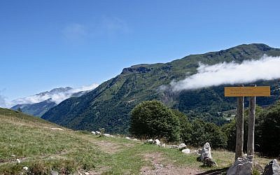 Illustrative: A hiking trail in Spain's Pyrenees mountains. (CC BY-SA 3.0, Myrabella, Wikimedia Commons)