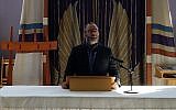 Rabbi Menachem Creditor speaking to his Congregation Netivot Shalom in Berkeley, Calif. (Courtesy of Creditor)
