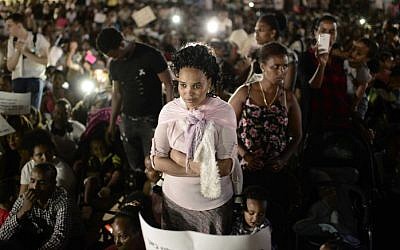 African migrants take part at a protest in Tel Aviv on June 10, 2017. (Tomer Neuberg/Flash90)