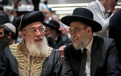 Rabbi Ariel Edery (r) and Chief Rabbi of Jerusalem Shlomo Amar attend the opening ceremony for the new building of Har Hamor Yeshiva in the neighborhood of Har Homa, Jerusalem, August 22, 2017. (Yonatan Sindel/Flash90)