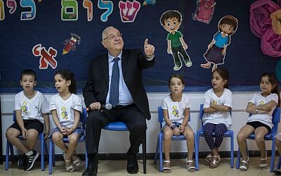 Illustrative: President Reuven Rivlin visits first grade students on the first day of school in Ma'ale Adumim, September 1, 2017. (Hadas Parush/Flash90)