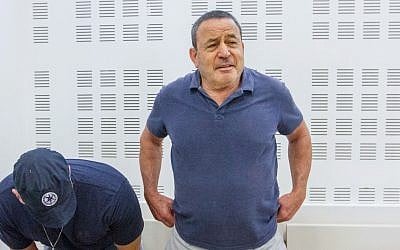 IDF Brig. Gen.(res.) Shay Brosh, a suspect in a major corruption surrounding the purchase of navy ships, is brought for a court hearing at the Rishon Lezion Magistrate's Court, September 4, 2017. (Flash90)