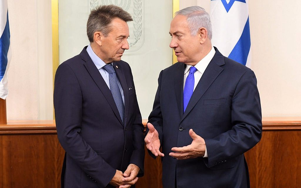 Prime Minister Benjamin Netanyahu (R) meets with  International Committee of the Red Cross (ICRC) President Peter Maurer at the the Prime Minister's Office in Jerusalem on September 6, 2017.  (Kobi Gideon / GPO)