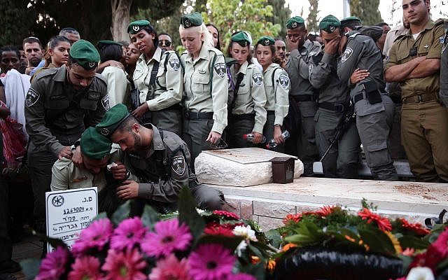 Border Police attend the funeral of fellow officer Solomon Gavriyah, in Beer Yaakov, September 26, 2017. (Miriam Alster/Flash90) Border Police attend the funeral of fellow officer Solomon Gavriyah, in Beer Yaakov, September 26, 2017. (Miriam Alster/Flash90)