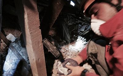 Rescuers from Mexico and Israel search for survivors on September 22, 2017, 3 days after a strong quake hit central Mexico (iAid)