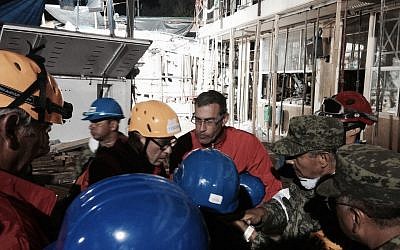 Rescuers from Mexico and Israel search for survivors on September 22, 2017, 3 days after a strong quake hit central Mexico (iAid)