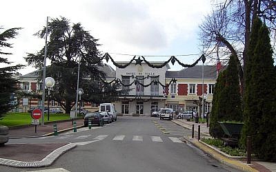Livry-Gargan Town Hall in the suburbs of Paris. (Marianna/Wikipedia)