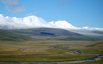 View of Tavan Bogd region in Mongolia. (CC-BY: Wikimedia/Kobsev)