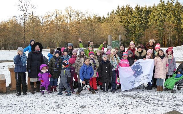 Undated photo of Bnei Akiva in Germany's winter camp (Bnei Akiva in Germany)