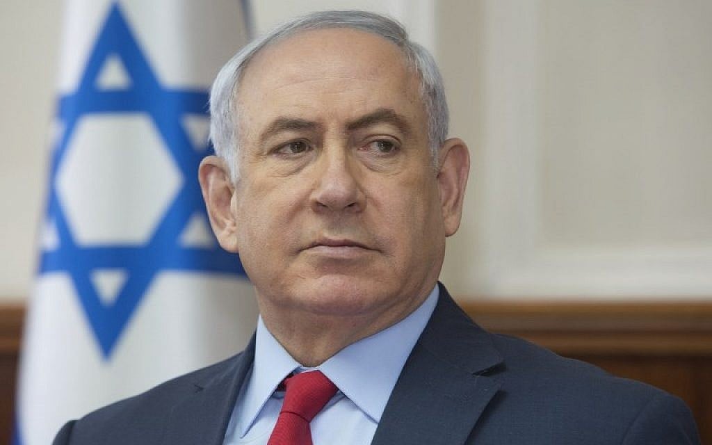 Prime Minister Benjamin Netanyahu attends the weekly cabinet meeting at his office in Jerusalem, October 1, 2017. (AFP/POOL/Sebastian Scheiner)