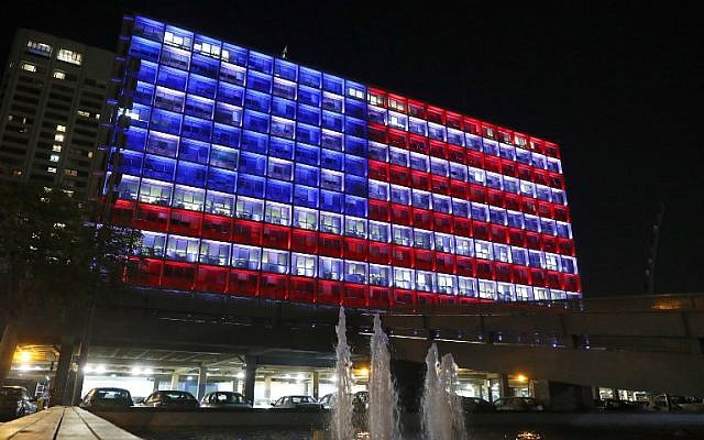 Tel Aviv city hall, lit up in the colors of the American flag to honor the victims of the mass shooting in Las Vegas, on October 2, 2017. (AFP Photo/Jack Guez) Tel Aviv city hall, lit up in the colors of the American flag to honor the victims of the mass shooting in Las Vegas, on October 2, 2017. (AFP Photo/Jack Guez)