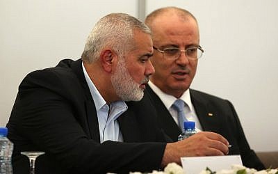 Hamas's overall leader Ismail Haniya (L) and Palestinian Prime Minister Rami Hamdallah are seen together at Haniya's office in Gaza City on October 3, 2017. (AFP PHOTO / MOHAMMED ABED)