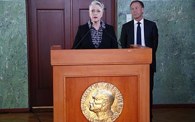 The chairwoman of the Norwegian Nobel Committee Berit Reiss-Andersen, announces on October 06, 2017 in Oslo, that the 2017 Nobel Peace Prize goes to the nuclear disarmament group ICAN for its decade-long campaign to rid the world of the atomic bomb as nuclear-fuelled crises swirl over North Korea and Iran. (AFP PHOTO / NTB Scanpix / Heiko JUNGE )
