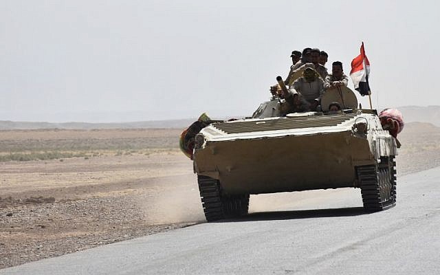 Iraqi army reinforcements drive down a road, linking Hawija to Kirkuk, near the village of Khabbaz on October 7, 2017. (AFP PHOTO / Marwan IBRAHIM) Iraqi army reinforcements drive down a road, linking Hawija to Kirkuk, near the village of Khabbaz on October 7, 2017. (AFP PHOTO / Marwan IBRAHIM)