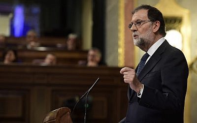 Spanish Prime Minister Mariano Rajoy speaks at the Spanish Parliament in Madrid on October 11, 2017. (AFP Photo/Javier Soriano)
