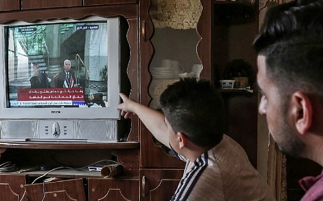 Palestinians watch on TV the signing of a reconciliation deal in Cairo between rival Palestinian factions Hamas and Fatah on October 12, 2017, in Rafah in the southern Gaza Strip. (Said Khatib/AFP) Palestinians watch on TV the signing of a reconciliation deal in Cairo between rival Palestinian factions Hamas and Fatah on October 12, 2017, in Rafah in the southern Gaza Strip. (Said Khatib/AFP)