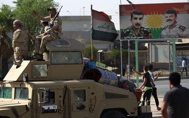 Iraqi forces advance towards the centre of Kirkuk during an operation against Kurdish fighters on October 16, 2017. (AFP PHOTO/AHMAD AL-RUBAYE) Iraqi forces advance towards the centre of Kirkuk during an operation against Kurdish fighters on October 16, 2017. (AFP PHOTO/AHMAD AL-RUBAYE)