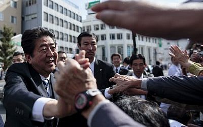 Japan's Prime Minister and ruling Liberal Democratic Party (LDP) president Shinzo Abe greets supporters during an election campaign appearance in Saitama, October 18, 2017. (AFP Photo/Behrouz Mehri)