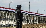 A picture taken on October 21, 2017 shows an Egyptian policeman standing guard in the new city of el-Alamien, west of Alexandria (AFP/KHALED DESOUKI)