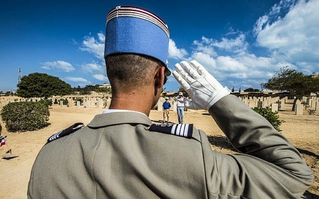A French officer gives a salute before a grave during a ceremony to mark 75 years since the pivotal WWII battle in the town of El Alamein, about 100 kilometres (62 miles) west of Alexandria, during a visit by Egyptian President Abdel Fattah al-Sisi, on October 21, 2017. (AFP PHOTO / KHALED DESOUKI)