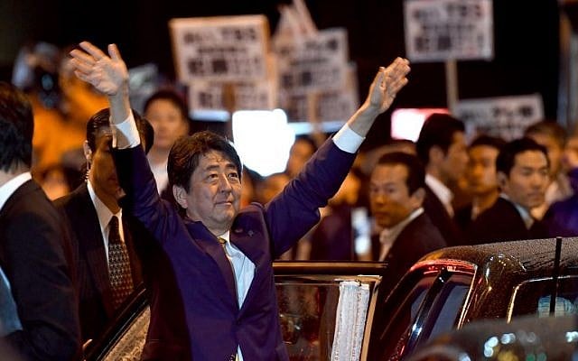 Japan's Prime Minister and ruling Liberal Democratic Party leader Shinzo Abe waves to his supporters in Tokyo while leaving his last stumping speech ahead of the October 22 general election, on October 21, 2017. (AFP Photo/Toshifumi Kitamura) Japan's Prime Minister and ruling Liberal Democratic Party leader Shinzo Abe waves to his supporters in Tokyo while leaving his last stumping speech ahead of the October 22 general election, on October 21, 2017. (AFP Photo/Toshifumi Kitamura)