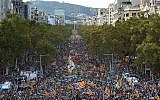Protesters wave Catalan pro-independence Estelada flags during a demonstration in Barcelona on October 21, 2017. (AFP Photo/Lluis Gene)