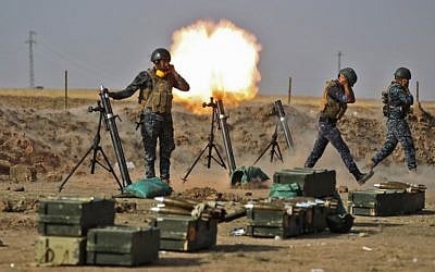 Members of the Iraqi forces fire mortars against Kurdish Peshmerga positions near the area of Faysh Khabur, located on the Turkish and Syrian borders in the Iraqi Kurdish autonomous region, on October 26, 2017. ( AFP PHOTO / AHMAD AL-RUBAYE)