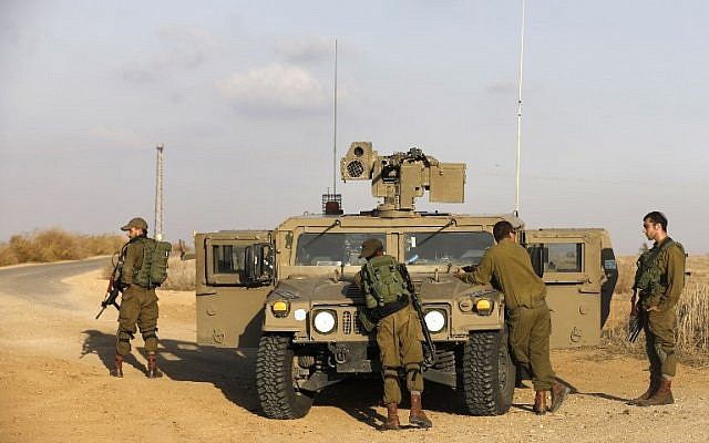 Israeli soldiers patrol close to the Israeli border with the Gaza Strip on October 30, 2017, near Kibbutz Kissufim in southern Israel. (AFP PHOTO/MENAHEM KAHANA)