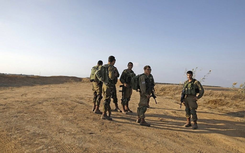 Israeli soldiers patrol close to the Israeli border with the Gaza Strip on October 30, 2017, near Kibbutz Kissufim in southern Israel. (AFP Photo/Menahem Kahana)