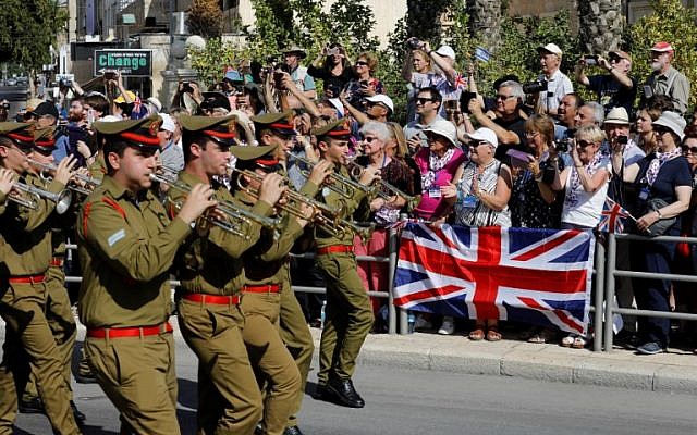 Musicians from the Israeli army orchestra perform as members of the Australian Light Horse association ride through Beersheba, in the northern Israeli desert, on October 31, 2017, ahead of a reenactment of the historical fight of the ANZAC (Australian and New Zealand Mounted Division) where forces captured the city from the Ottoman Empire during the First World War. (AFP PHOTO / MENAHEM KAHANA)