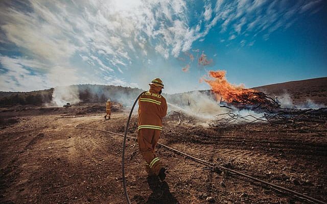 An Israeli firefighter puts out a blaze as part of an international natural disaster preparedness exercise in central Israel on October 24, 2017. (Fire and Rescue Authority)