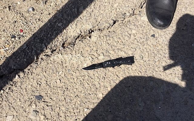 Knife that a Palestinian man held as he ran at IDF soldiers at the Gush Etzion Junction in the West Bank on October 18, 2017. (Israel Defense Forces)