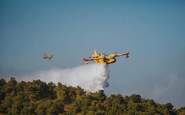 Firefighting planes puts out a simulated blaze as part of an international natural disaster preparedness exercise in central Israel on October 24, 2017. (Fire and Rescue Authority)