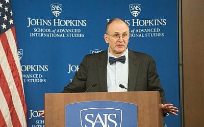 Eliot Cohen, director of the Strategic Studies program, introduces US Marine Corps Gen. Joseph F. Dunford, Jr., chairman of the Joint Chiefs of Staff, before remarks at the Johns Hopkins University School of Advanced International Studies, Washington, D.C., Oct. 27, 2016. (DoD Photo by US Army Sgt. James K. McCann)
