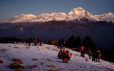 A group of trekkers in the Annapurna mountains, Nepal. (CC BY-SA Gweltaz, Flickr)