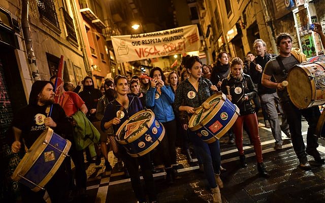 Pro independence supporters play their drums with banner reading, 'Long life working class,' while they walk through the old city in support of the Catalonia's secession referendum, in Pamplona, northern Spain, October 1, 2017.  (AP Photo/Alvaro Barrientos)