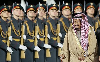 Saudi King Salman reviews an honor guard upon arriving at Moscow's Government Vnukovo airport, Russia, Wednesday, October 4, 2017. (AP Photo/Ivan Sekretarev)